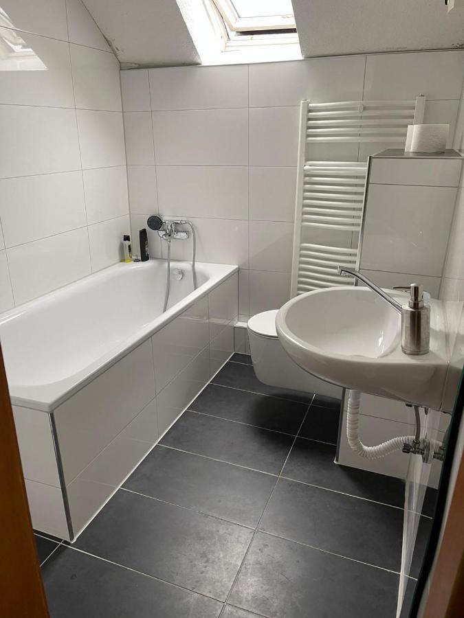 Apartment Gross 4 Zimmer 8 Einzelbetten Stellplatz Wifi Ессен Екстер'єр фото